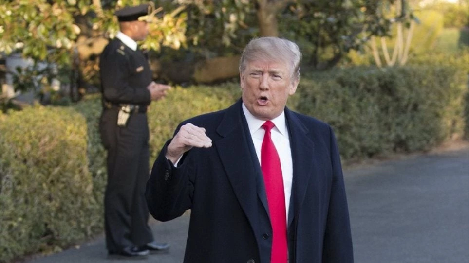 Μαίνεται ο εμπορικός «πόλεμος»: Ο Τραμπ απειλεί την Ευρώπη με δασμούς 20% στα εισαγόμενα αυτοκίνητα